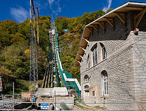 Visite de l’usine hydroélectrique de hautes-chutes d’Eget Cité, Aragnouet, bassin versant de la Neste, commentée par la SHEM (Société Hydro-Électrique du Midi) - Agrandir l'image (fenêtre modale)