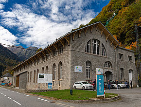 Visite de l’usine hydroélectrique de hautes-chutes d’Eget Cité, Aragnouet, bassin versant de la Neste, commentée par la SHEM (Société Hydro-Électrique du Midi) - Agrandir l'image (fenêtre modale)