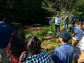 Restauration de la rivière Save : diversifier les écoulements en ajoutant des banquettes sédimentaires - Agrandir l'image (fenêtre modale)