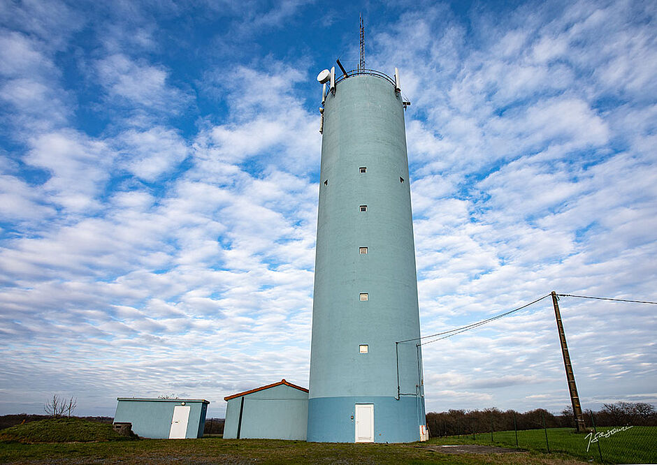 Château d’eau de Dému (32) © Isabelle Souriment - Agrandir l'image (fenêtre modale)